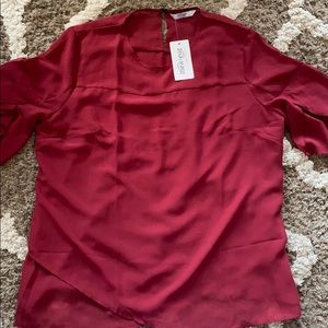 Cute Flowy Shirt!🤍